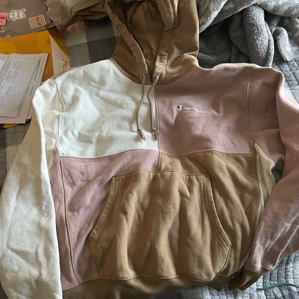 Champion Reverse Weave
Neapolitan Color Block